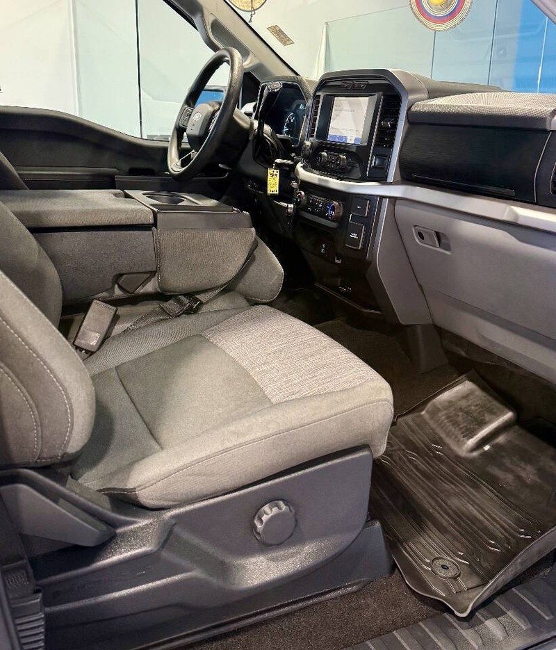 Ford F-150 Vehicle Full-screen Gallery Image 14