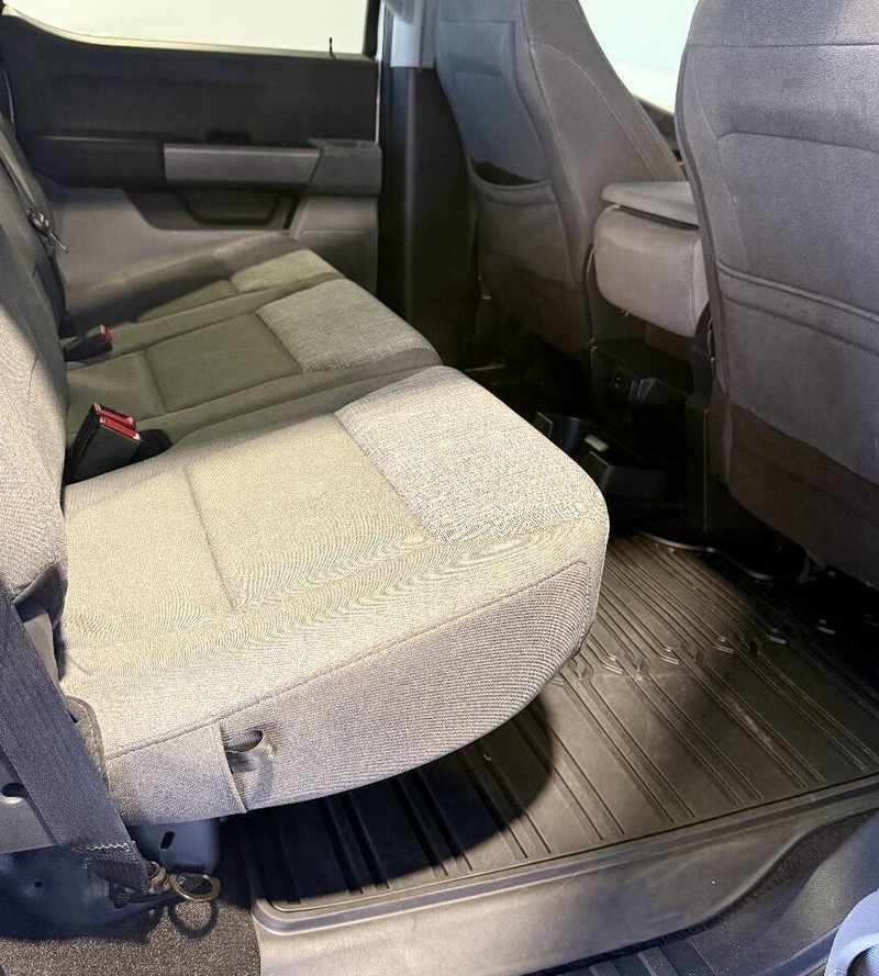 Ford F-150 Vehicle Full-screen Gallery Image 16