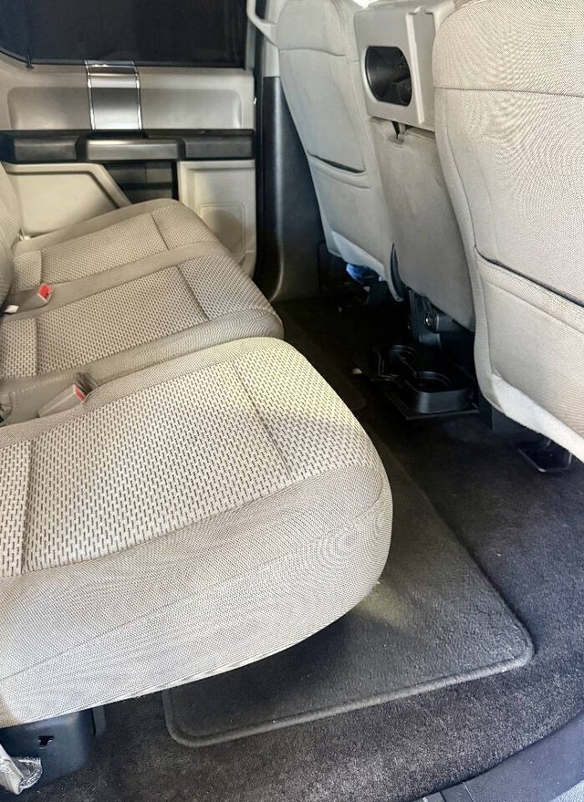 Ford F-150 Vehicle Full-screen Gallery Image 17