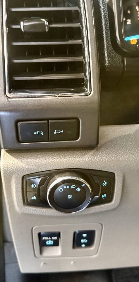 Ford F-150 Vehicle Full-screen Gallery Image 18