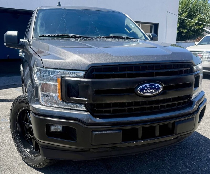 Ford F-150 Vehicle Full-screen Gallery Image 03