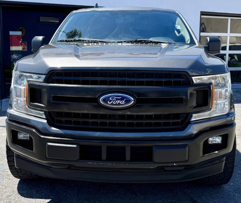 Ford F-150 Vehicle Full-screen Gallery Image 04