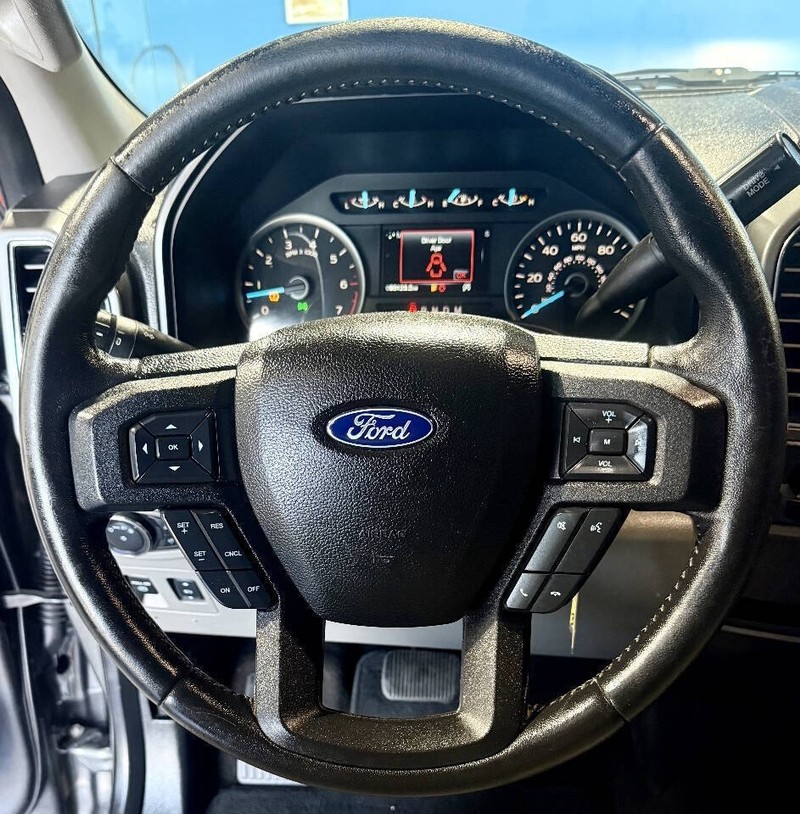 Ford F-150 Vehicle Full-screen Gallery Image 10