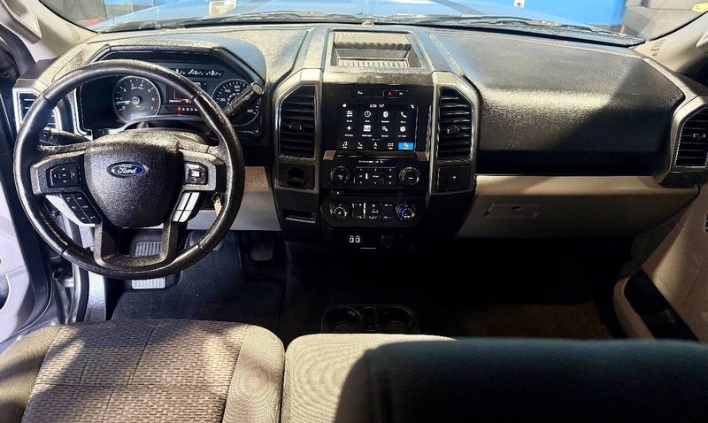 Ford F-150 Vehicle Full-screen Gallery Image 13