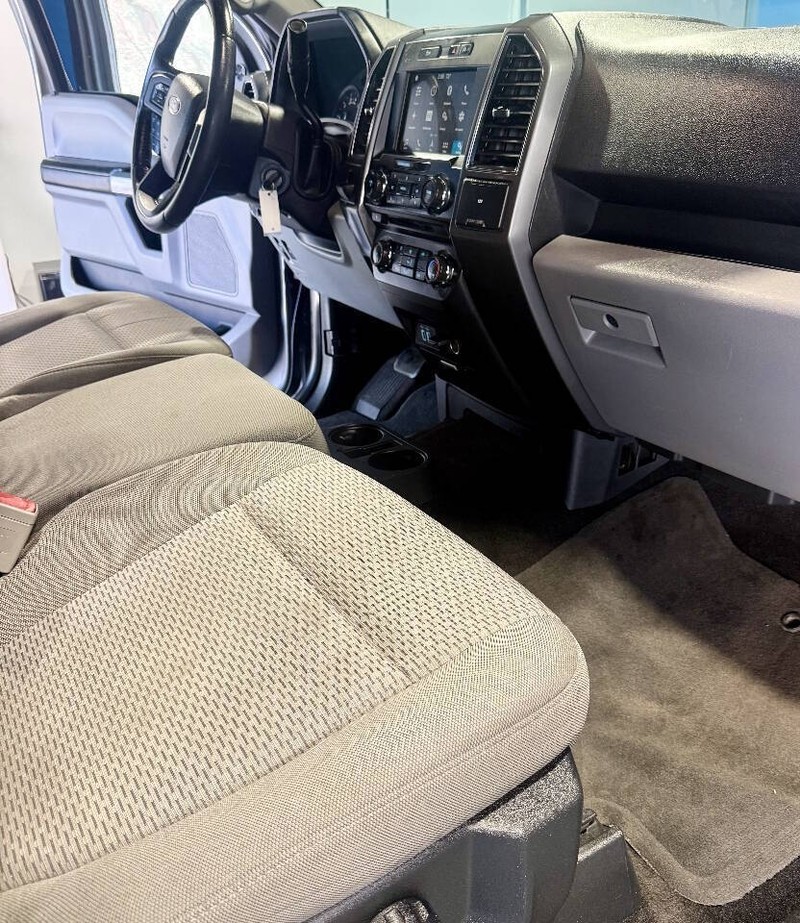 Ford F-150 Vehicle Full-screen Gallery Image 15