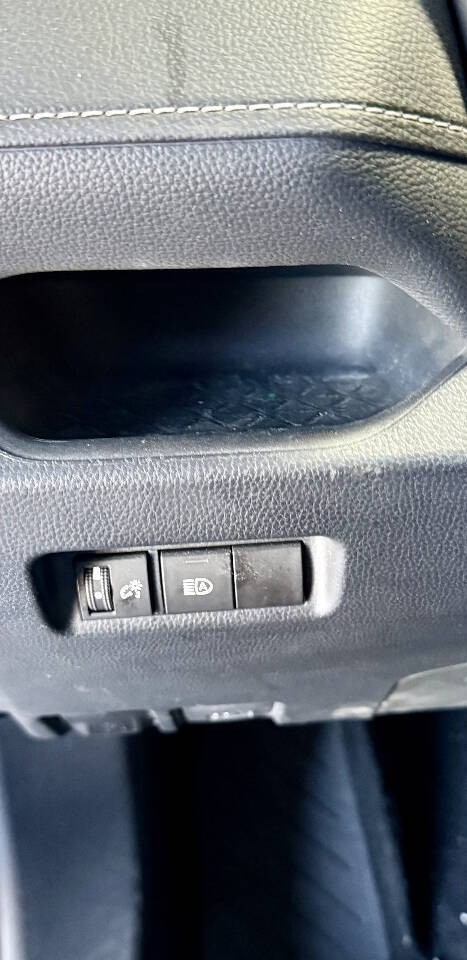 Toyota RAV4 Vehicle Full-screen Gallery Image 19