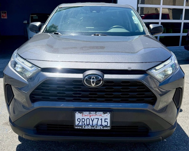 Toyota RAV4 Vehicle Full-screen Gallery Image 04