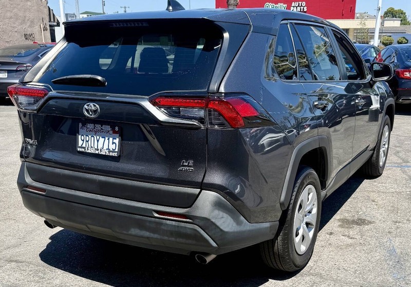 Toyota RAV4 Vehicle Full-screen Gallery Image 06