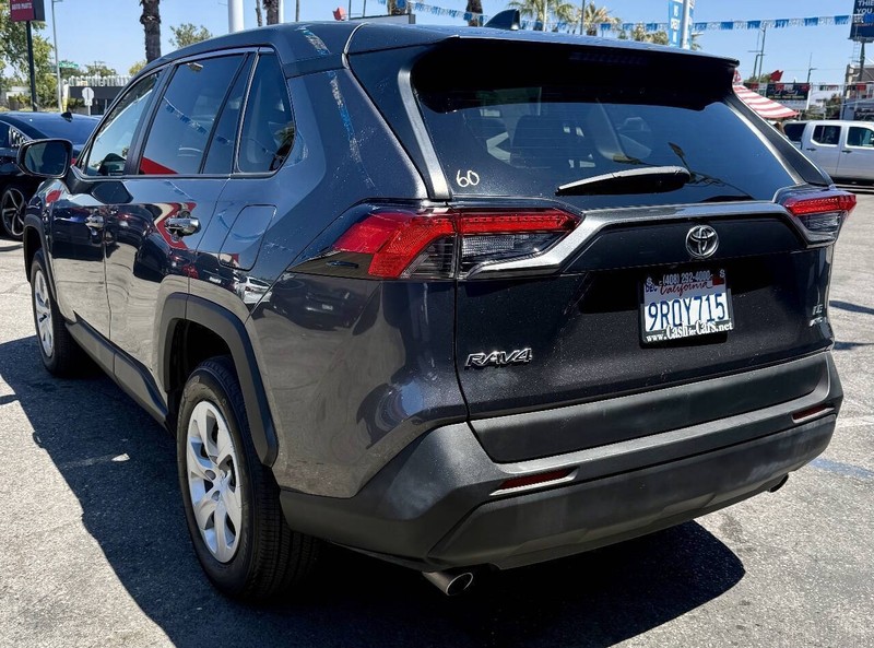 Toyota RAV4 Vehicle Full-screen Gallery Image 07