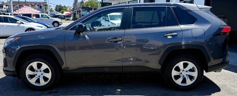 Toyota RAV4 Vehicle Full-screen Gallery Image 08