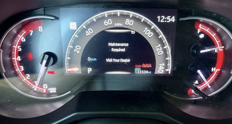 Toyota RAV4 Vehicle Full-screen Gallery Image 13