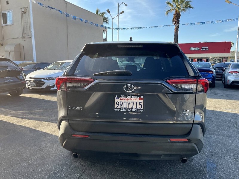 Toyota RAV4 Vehicle Full-screen Gallery Image 14
