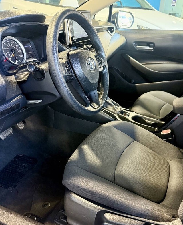 Toyota Corolla Vehicle Full-screen Gallery Image 06