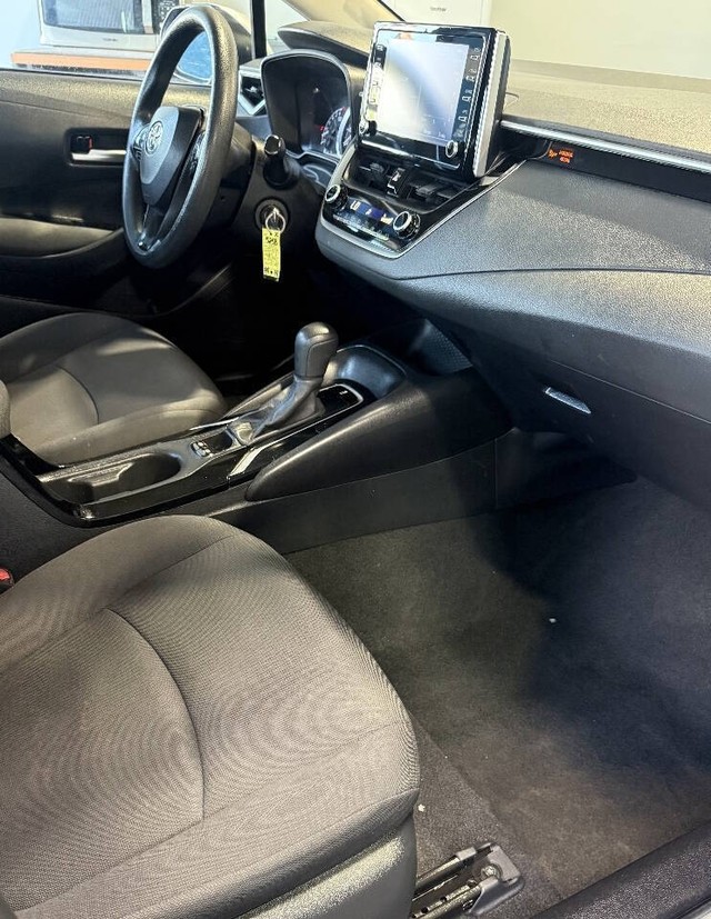 Toyota Corolla Vehicle Full-screen Gallery Image 15