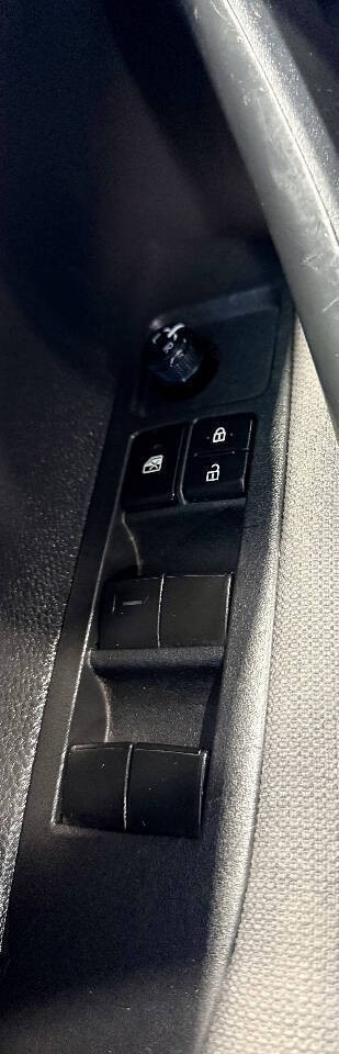 Toyota Corolla Vehicle Full-screen Gallery Image 19