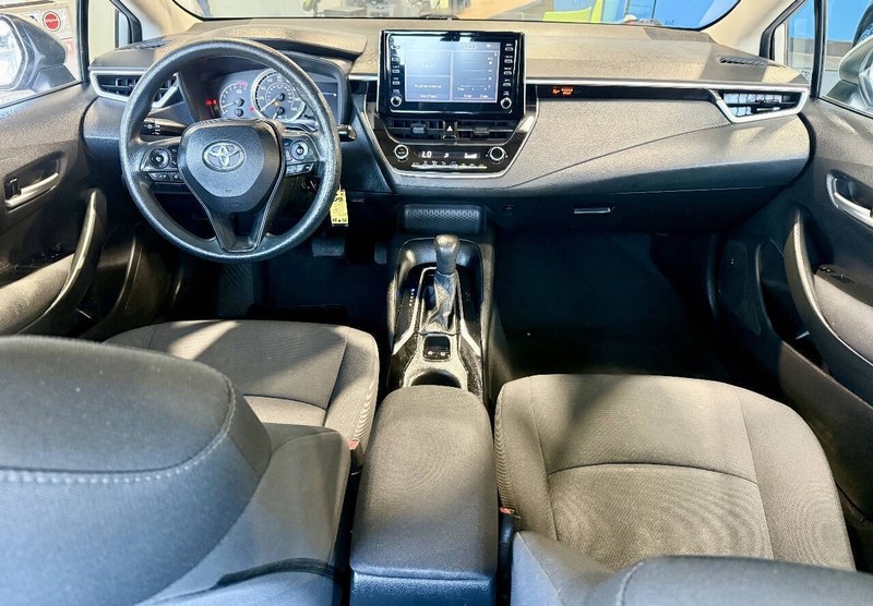 Toyota Corolla Vehicle Full-screen Gallery Image 13