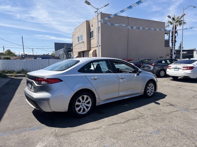 Toyota Corolla Vehicle Full-screen Gallery Image 15