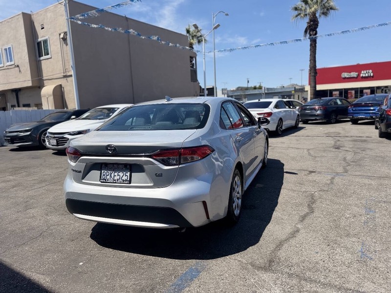 Toyota Corolla Vehicle Full-screen Gallery Image 16