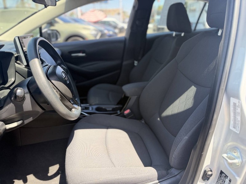 Toyota Corolla Vehicle Full-screen Gallery Image 20