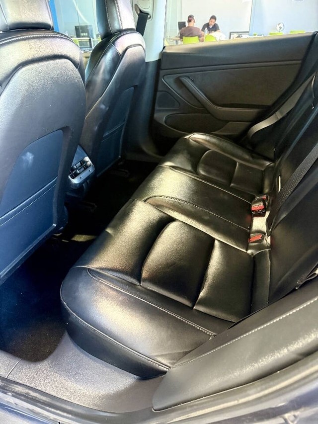 Tesla Model 3 Vehicle Full-screen Gallery Image 15
