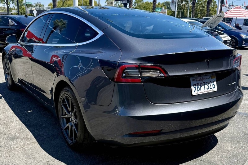 Tesla Model 3 Vehicle Full-screen Gallery Image 06
