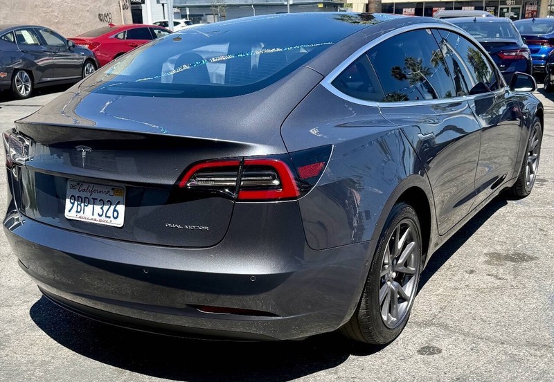 Tesla Model 3 Vehicle Full-screen Gallery Image 07