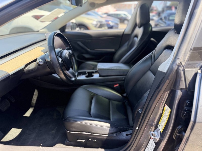 Tesla Model 3 Vehicle Full-screen Gallery Image 13