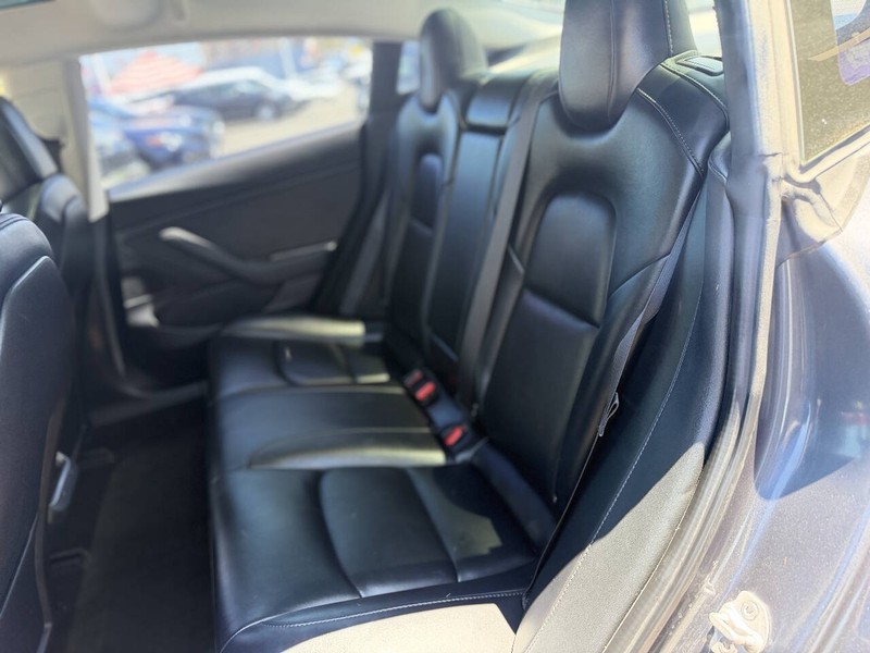 Tesla Model 3 Vehicle Full-screen Gallery Image 14