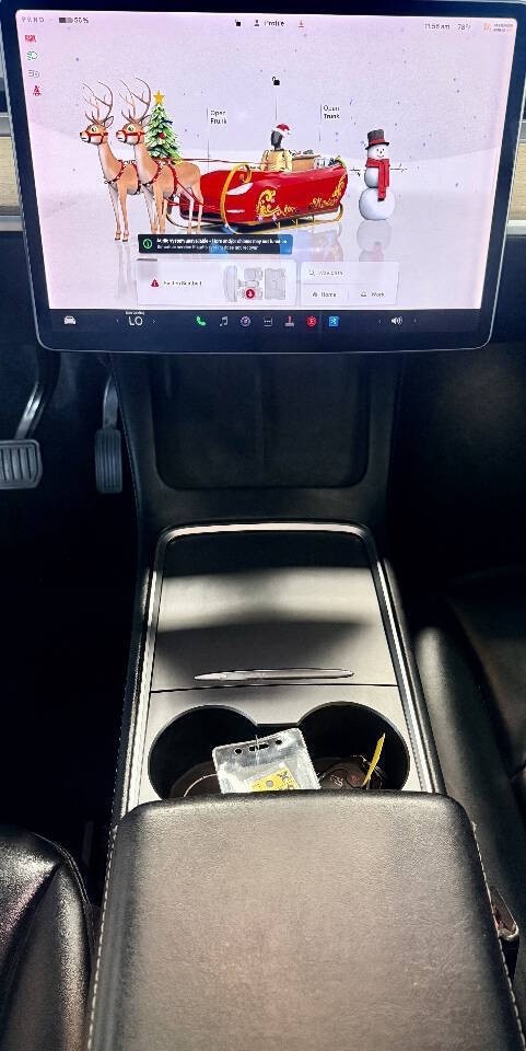 Tesla Model Y Vehicle Full-screen Gallery Image 09