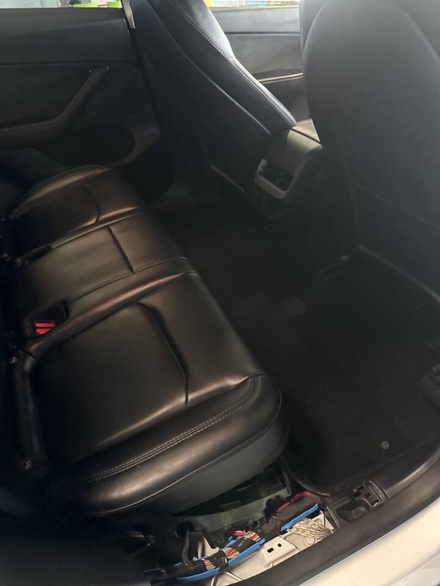 Tesla Model Y Vehicle Full-screen Gallery Image 13
