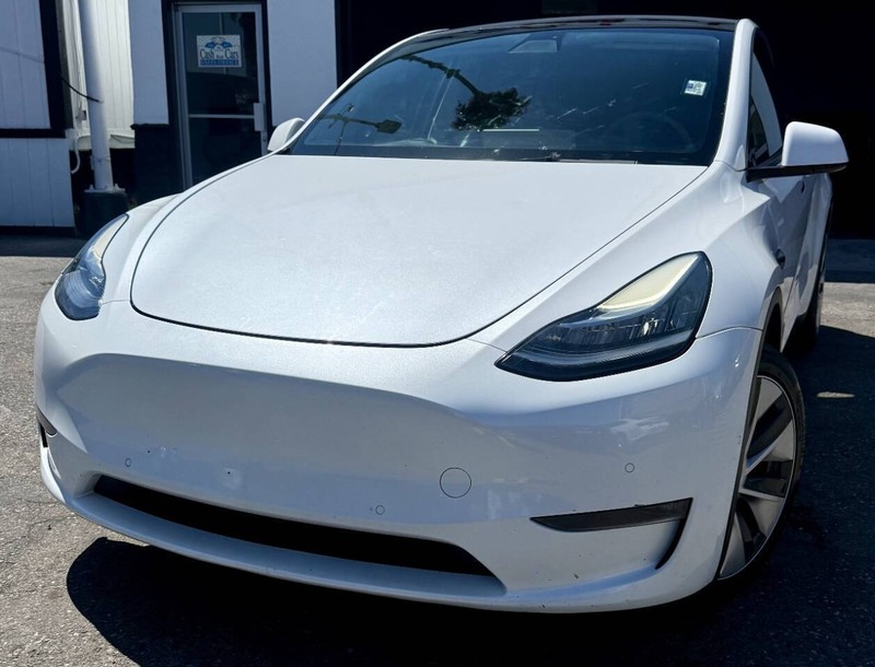 Tesla Model Y Vehicle Full-screen Gallery Image 02