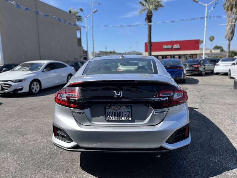 Honda Clarity Plug-In Hybrid Vehicle Full-screen Gallery Image 05