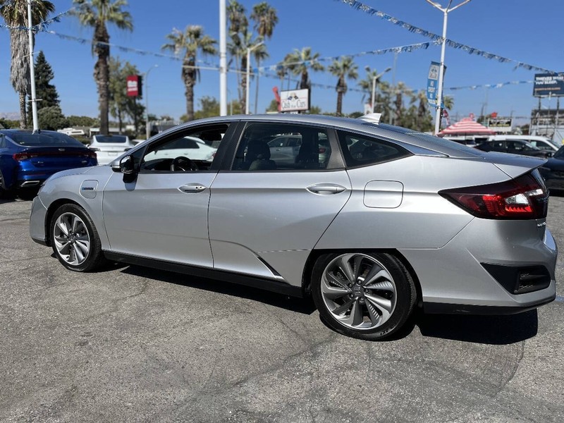 Honda Clarity Plug-In Hybrid Vehicle Full-screen Gallery Image 07