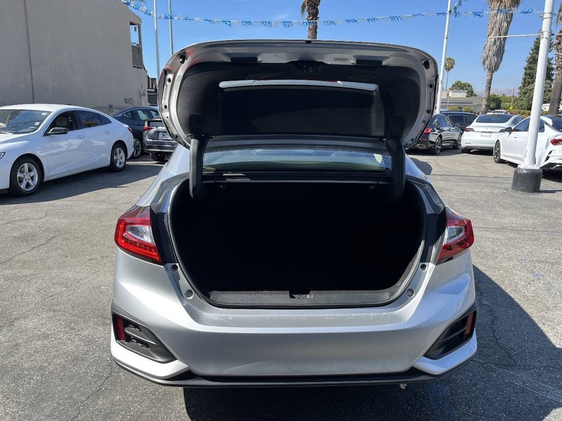 Honda Clarity Plug-In Hybrid Vehicle Full-screen Gallery Image 10