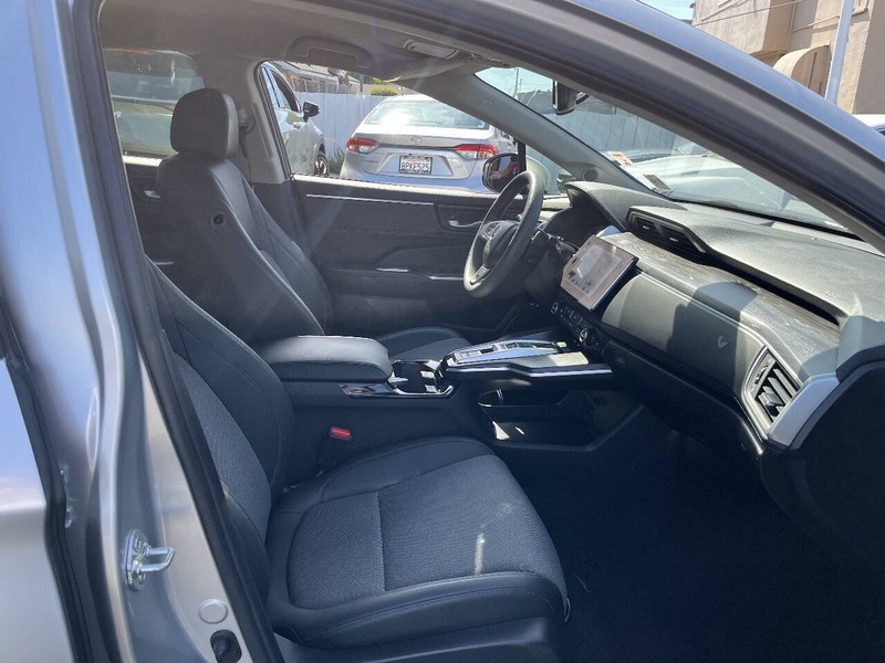 Honda Clarity Plug-In Hybrid Vehicle Full-screen Gallery Image 12