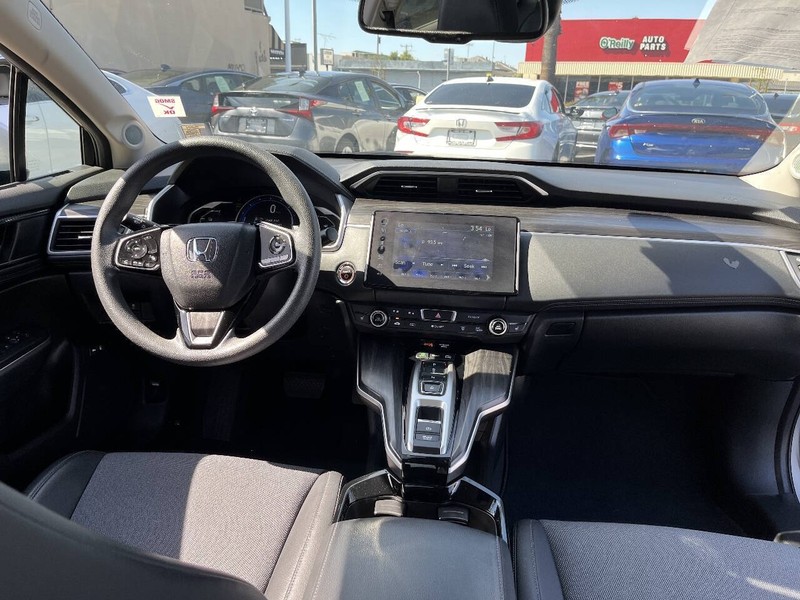 Honda Clarity Plug-In Hybrid Vehicle Full-screen Gallery Image 13