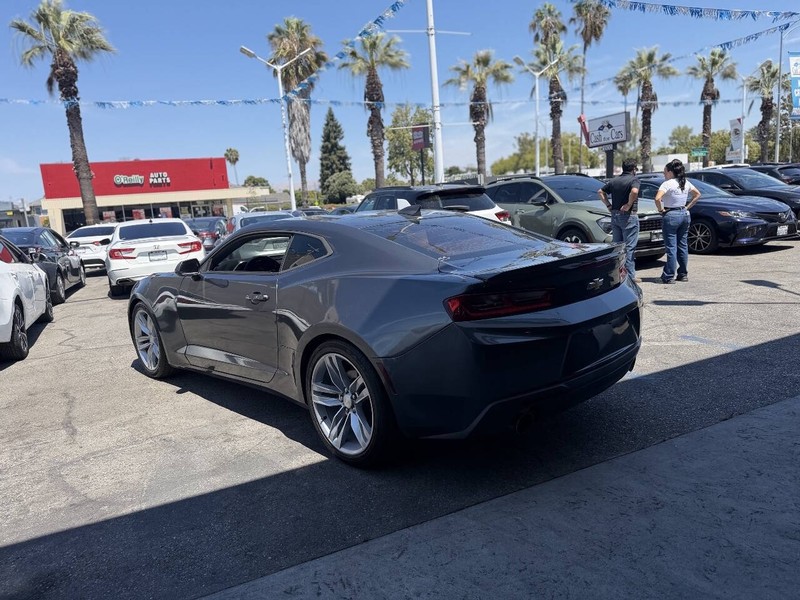 Chevrolet Camaro Vehicle Full-screen Gallery Image 10