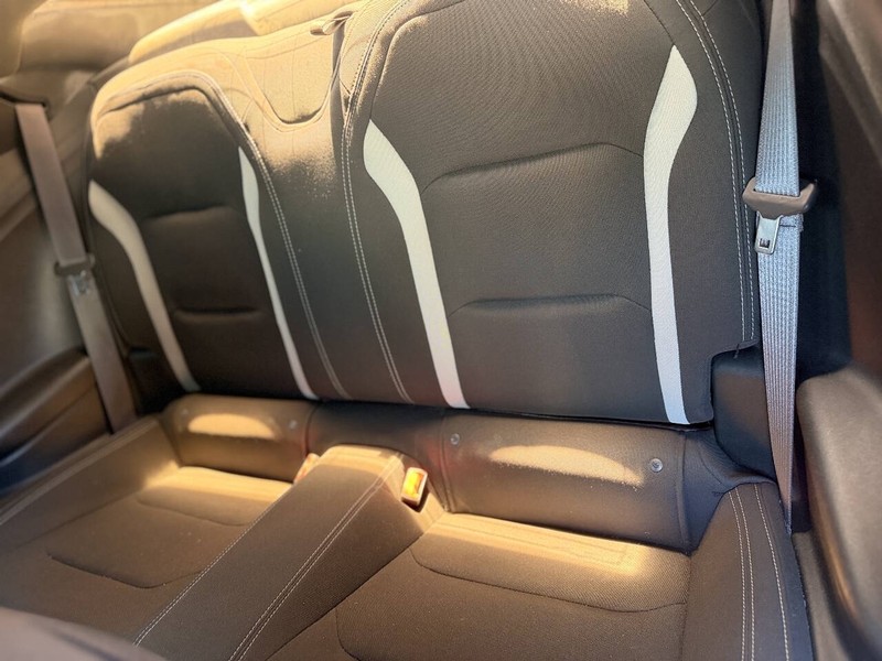 Chevrolet Camaro Vehicle Full-screen Gallery Image 15