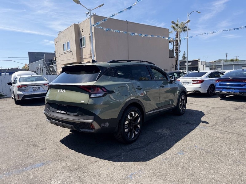 Kia Sportage Plug-In Hybrid Vehicle Full-screen Gallery Image 06