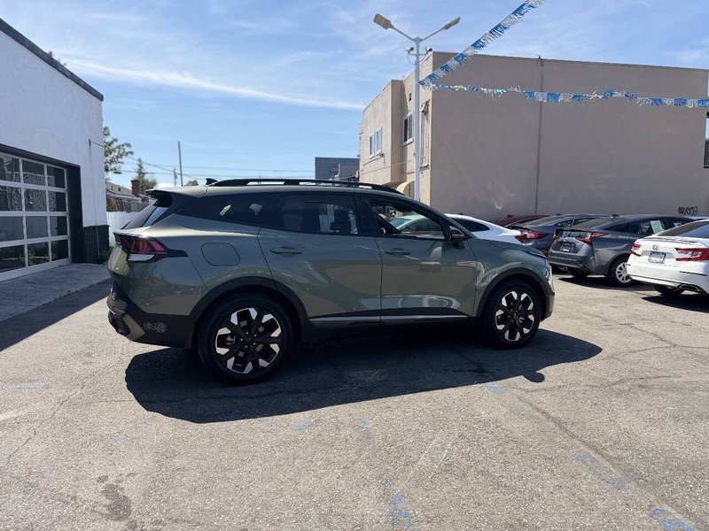 Kia Sportage Plug-In Hybrid Vehicle Full-screen Gallery Image 07