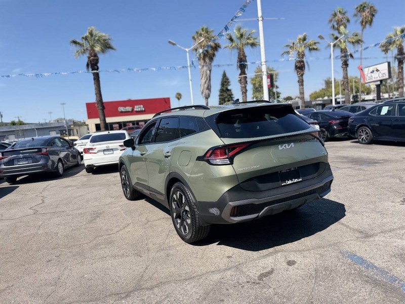 Kia Sportage Plug-In Hybrid Vehicle Full-screen Gallery Image 09