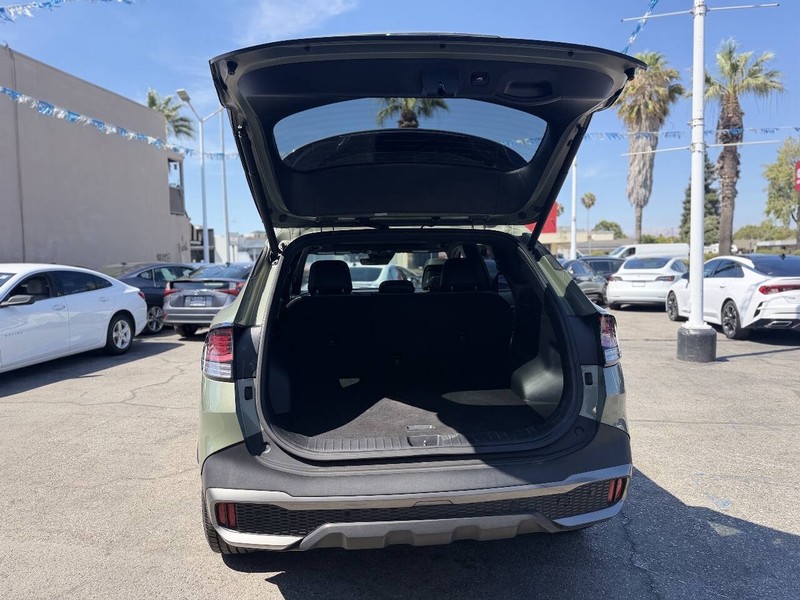 Kia Sportage Plug-In Hybrid Vehicle Full-screen Gallery Image 15