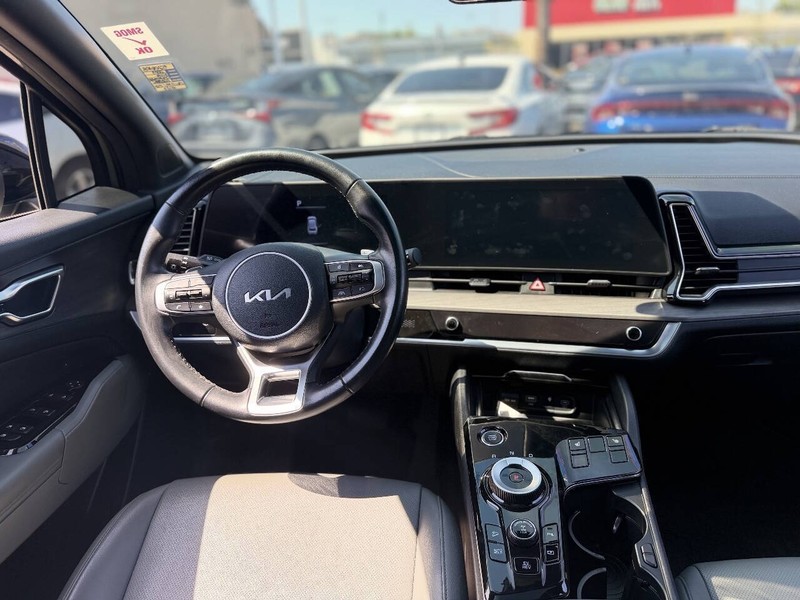 Kia Sportage Plug-In Hybrid Vehicle Full-screen Gallery Image 19