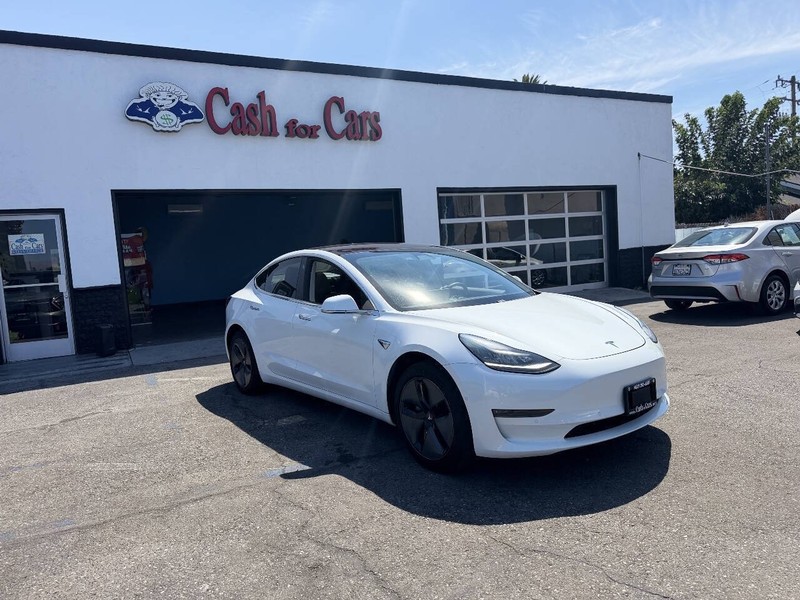 Tesla Model 3 Vehicle Full-screen Gallery Image 04
