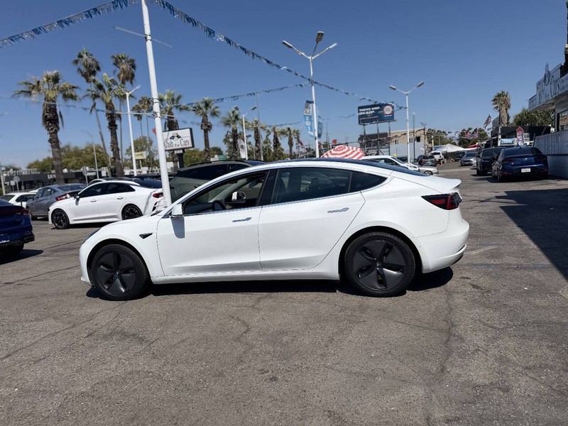 Tesla Model 3 Vehicle Full-screen Gallery Image 11