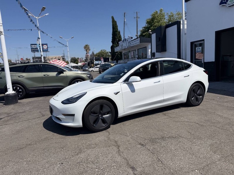 Tesla Model 3 Vehicle Full-screen Gallery Image 12