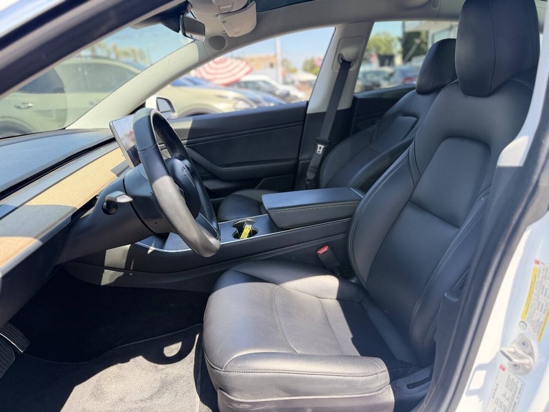 Tesla Model 3 Vehicle Full-screen Gallery Image 13