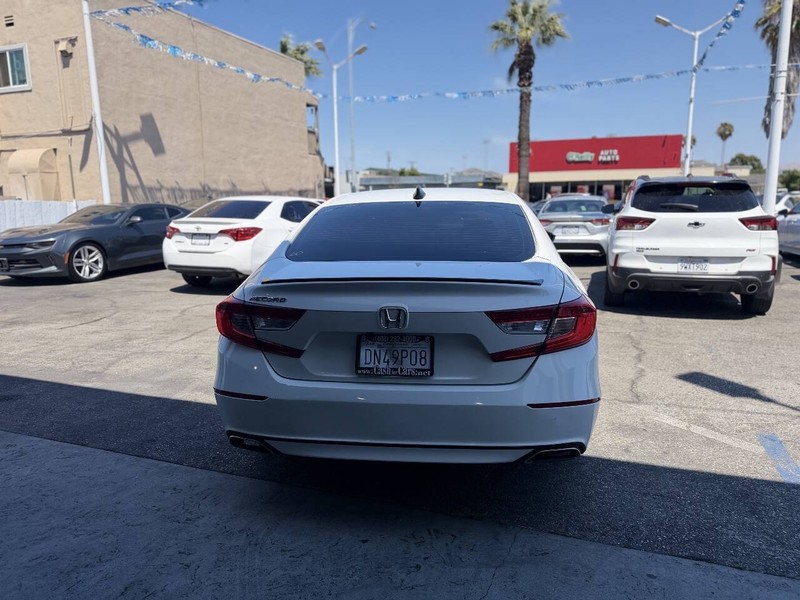 Honda Accord Sedan Vehicle Full-screen Gallery Image 05