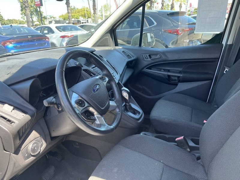 Ford Transit Connect Vehicle Full-screen Gallery Image 12