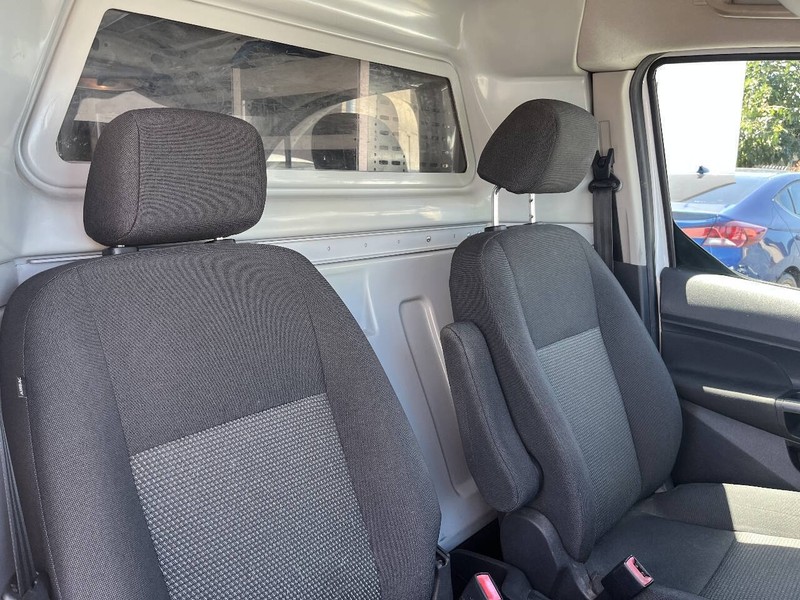 Ford Transit Connect Vehicle Full-screen Gallery Image 15